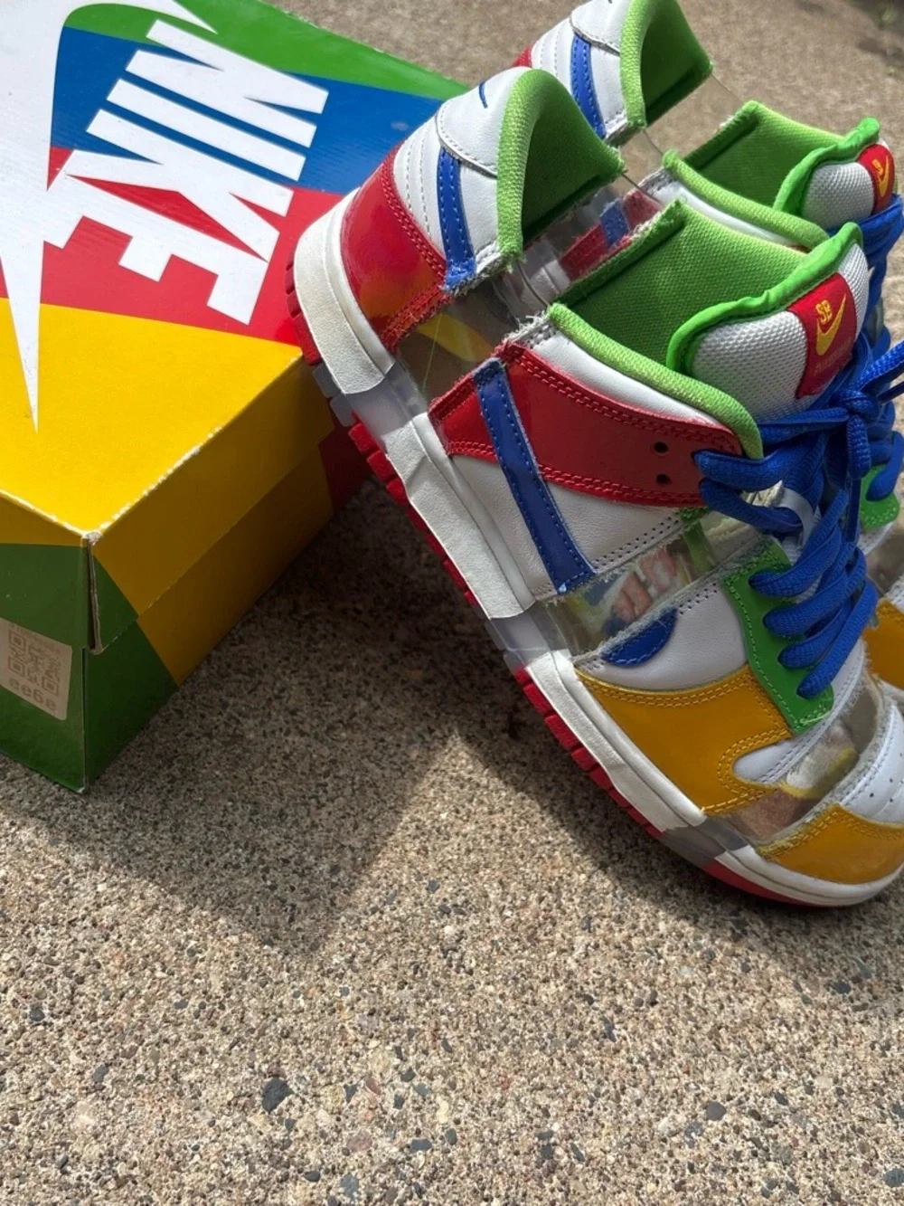 Men’s 9.5 size “EBay” dunk low comes with original box “good” condition